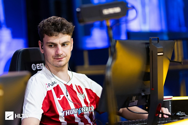 G2赛后动态合集，​ NiKo ：桌子质量怎么这么差？